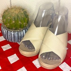 0930 Croc Leigh II X-Strap Wedge Sandle